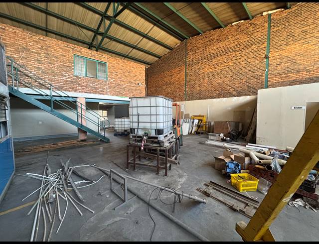 410M² WAREHOUSE TO LET IN STORMILL